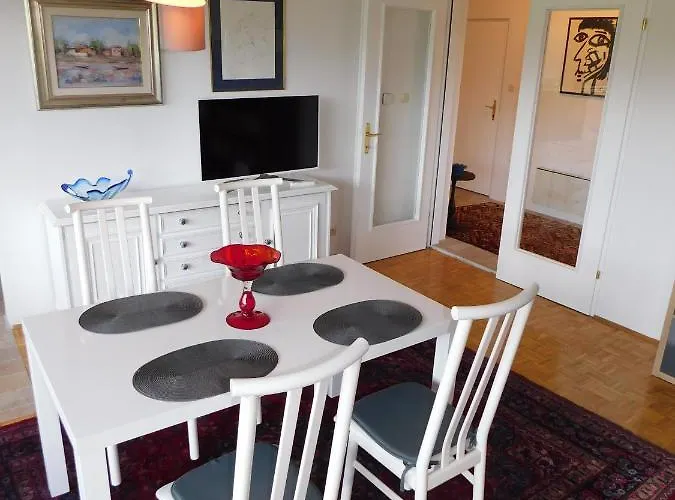 アパート Four Seasons 